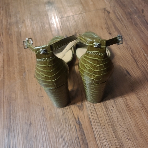 6.5, green Sam Edelman heels - Picture 4 of 4